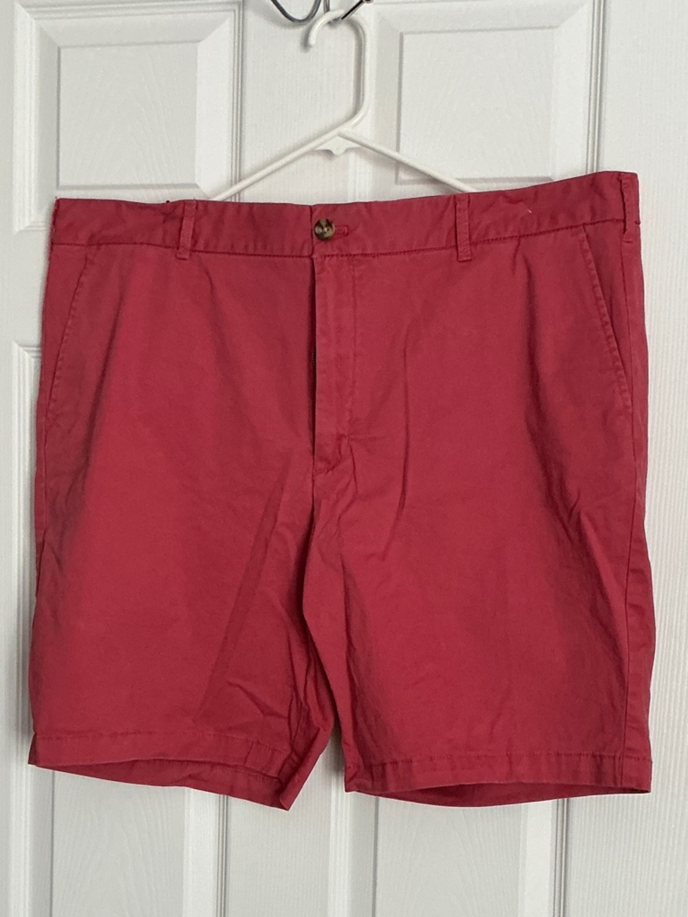 Izod Men's Coral-Red Flat Front Shorts